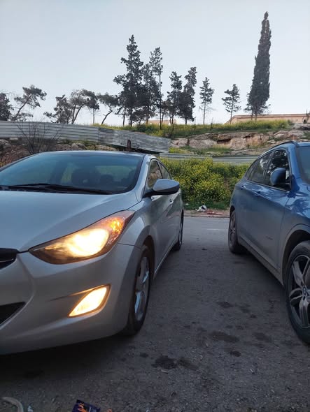 هيونداي أفانتي 2012 - صورة 1