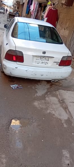 هوندا اكورد 1997 - صورة 1