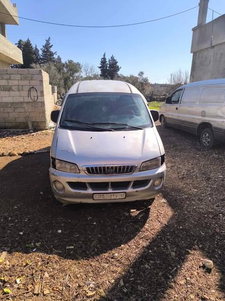 هيونداي ستاركس 1999 - صورة 1