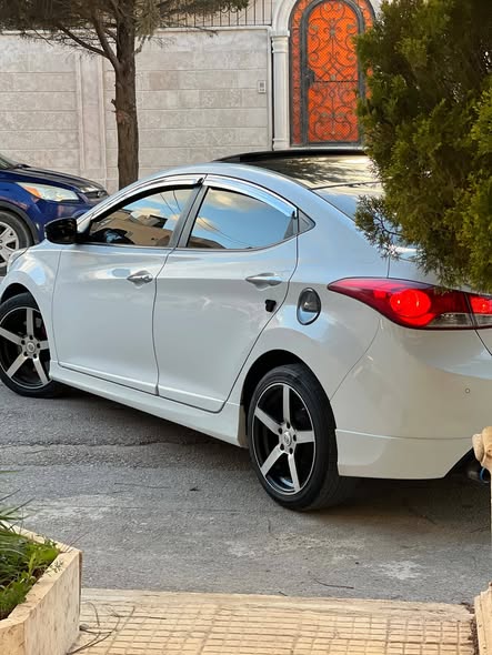 هيونداي افانتي 2011 - صورة 2