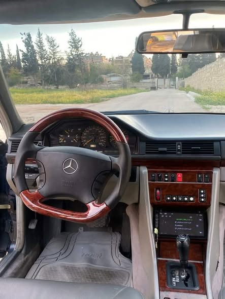 مرسيدس 124 1995 - صورة 2