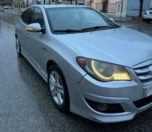 هيونداي افانتي 2011 - صورة 2