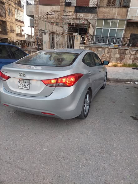 هيونداي أفانتي 2012 - صورة 2