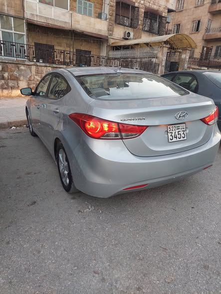 هيونداي أفانتي 2012 - صورة 4