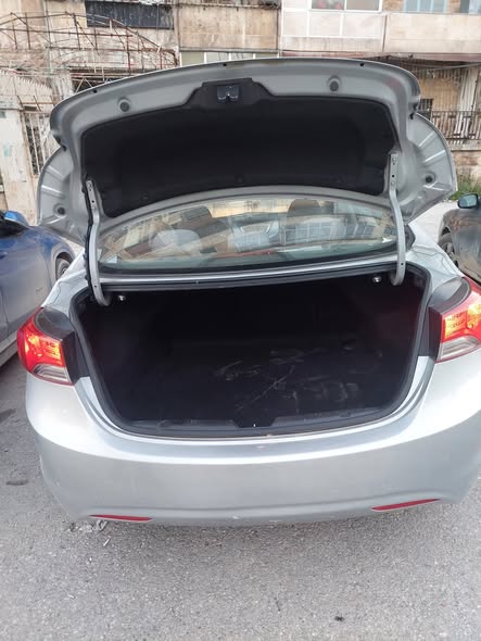 هيونداي أفانتي 2012 - صورة 5