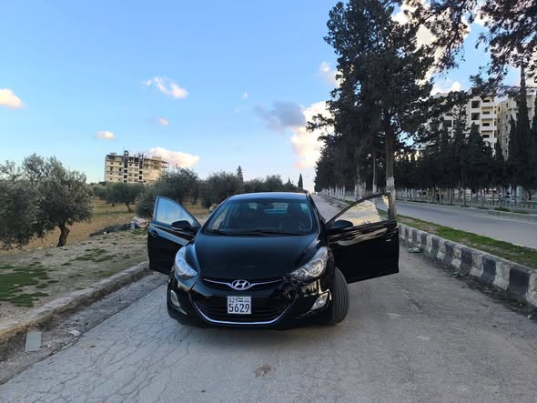 هيونداي أفانتي 2012 - صورة 2