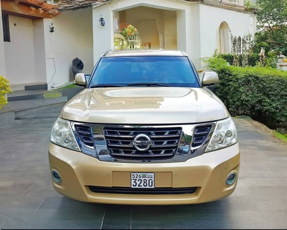 نيسان باترول 2011 - صورة 1