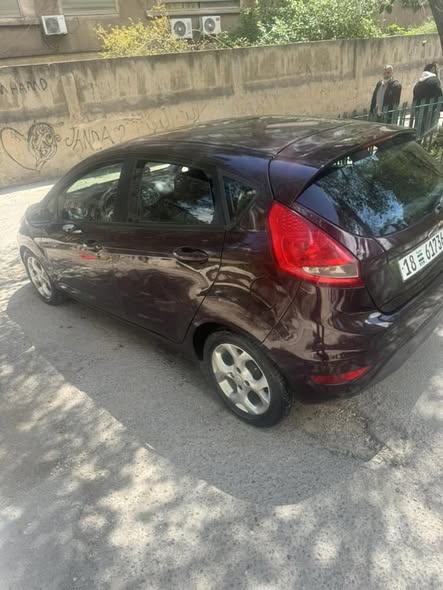 فورد فيستا 2010 - صورة 4