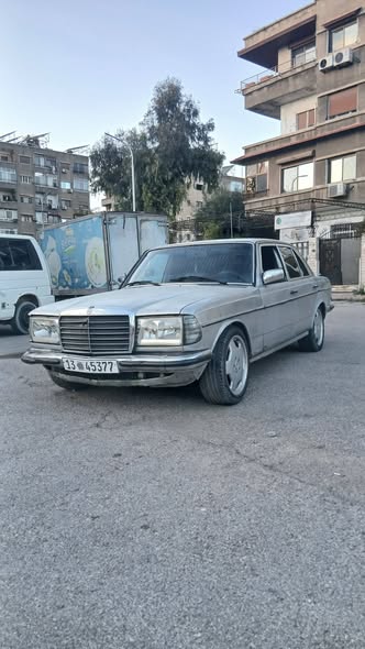 مرسيدس 230 1977 - صورة 3