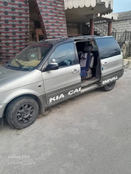 كيا كرنفال 2001 - صورة 1