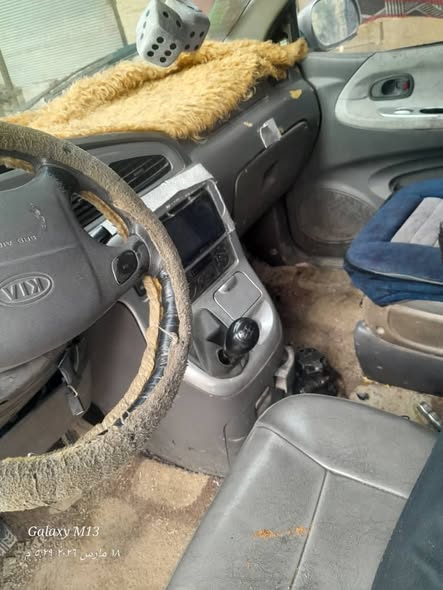 كيا كرنفال 2001 - صورة 3