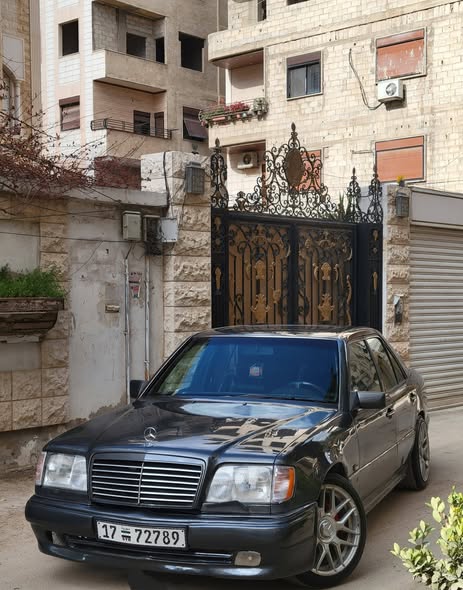 مرسيدس E320 1990 - صورة 1