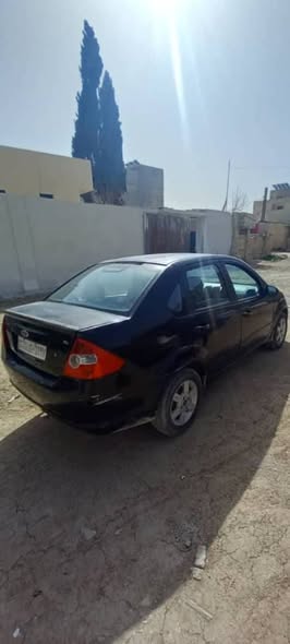 فورد فيستا 2007 - صورة 2