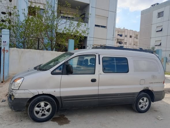 هيونداي ستاريكس 2004 - صورة 1