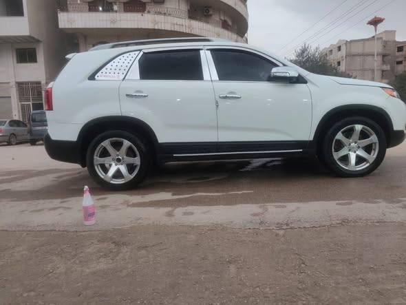 كيا سورنتو 2011 - صورة 2