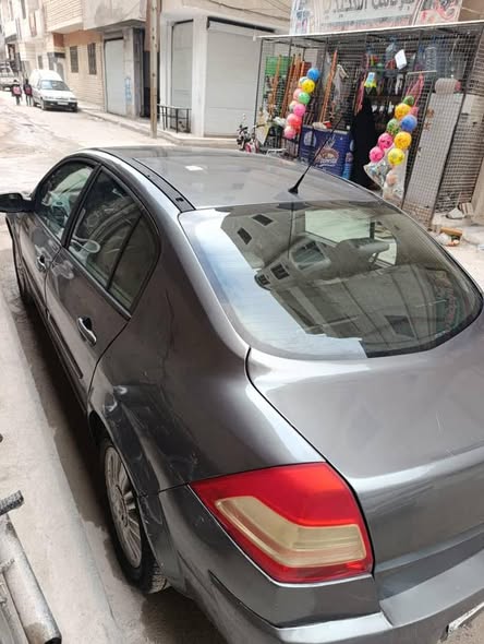 رينو ميغان 2005 - صورة 3