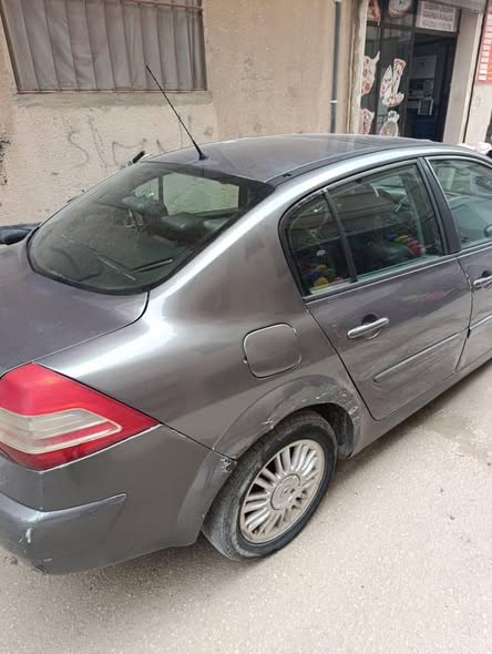 رينو ميغان 2005 - صورة 5