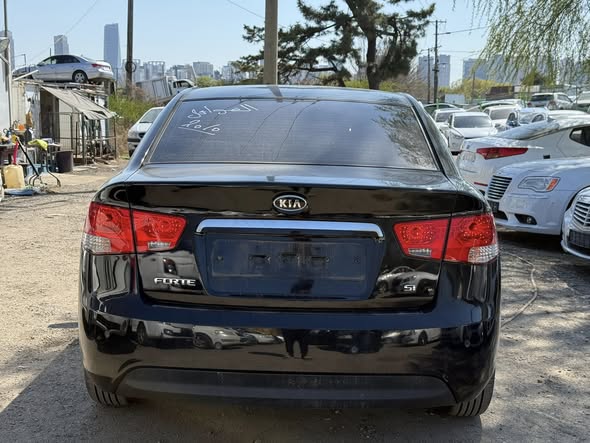 كيا فورتي 2010 - صورة 2