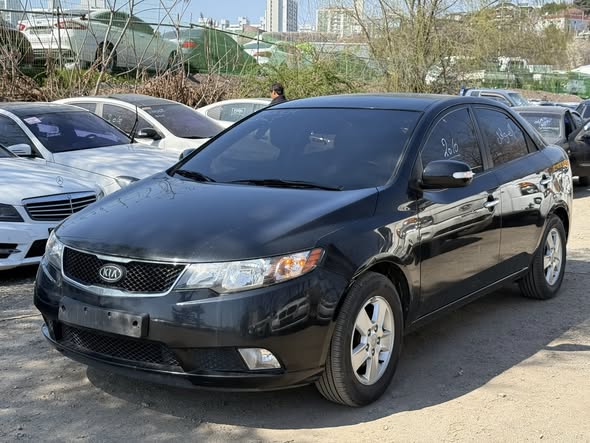 كيا فورتي 2010 - صورة 3