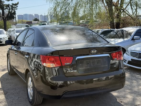 كيا فورتي 2010 - صورة 4