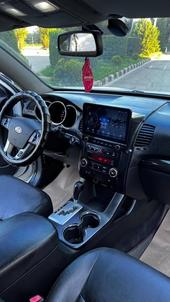 كيا سيرنتو 2010 - صورة 4