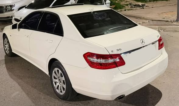 مرسيدس E 200 2012 - صورة 1