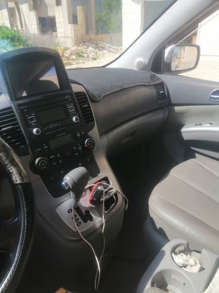 كيا كرنفال 2011 - صورة 4