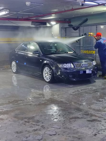 اودي A4 2004 - صورة 2