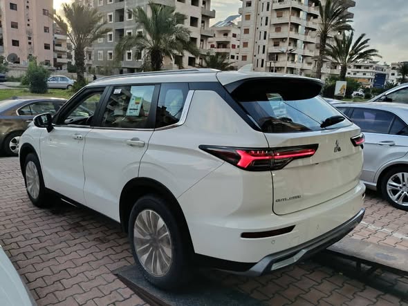 ميتسوبيشي أوتلاندر 2026 - صورة 4