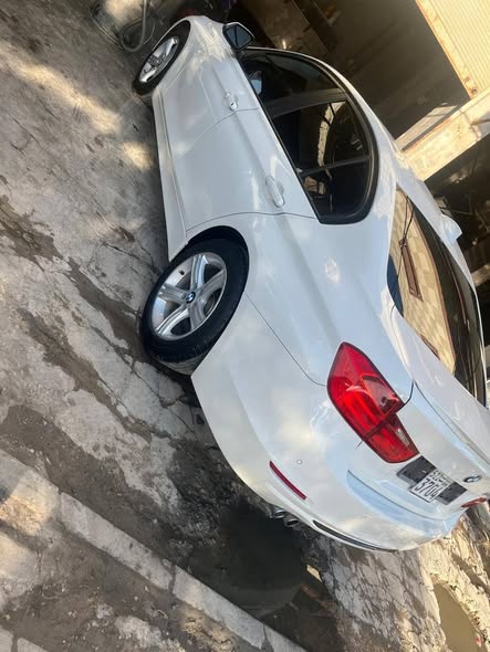 بي ام دبليو 320i 2012 - صورة 2