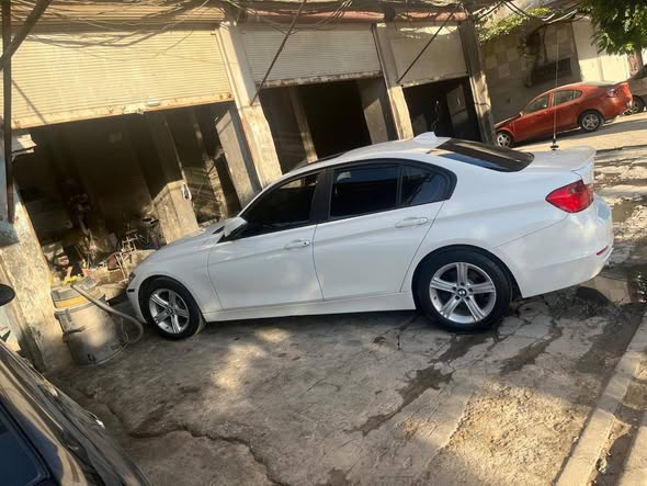 بي ام دبليو 320i 2012 - صورة 4