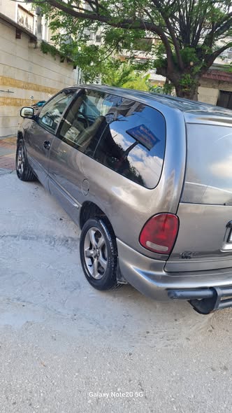 دودج جراند كرفان 2002 - صورة 4