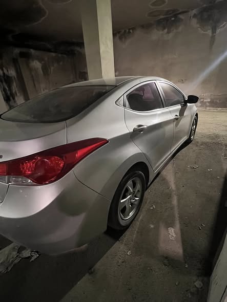 هيونداي أفانتي 2012 - صورة 1