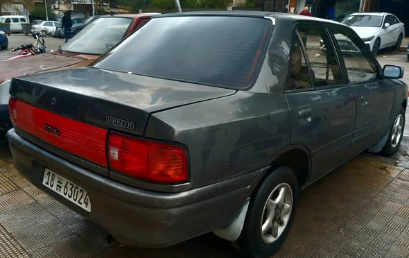 مازدا 323 1993 - صورة 3