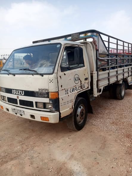 اسوزو NPR 1993 - صورة 2