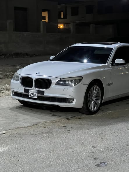 بي إم دبليو 750 2012 - صورة 1