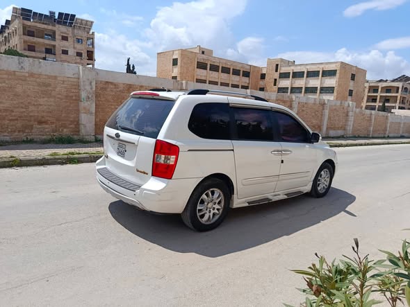 كيا كرنفال 2013 - صورة 2