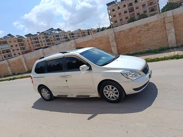 كيا كرنفال 2013 - صورة 4