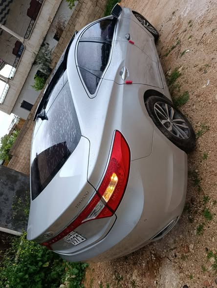 هيونداي ازيرا 2011 - صورة 5