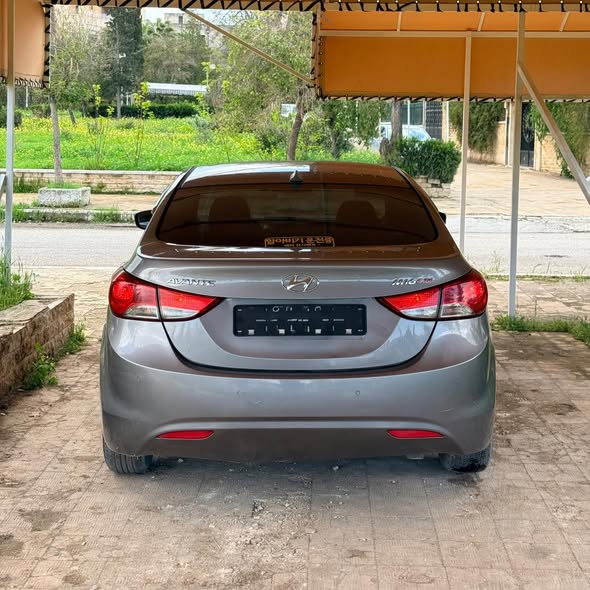 هيونداي افانتي 2012 - صورة 2