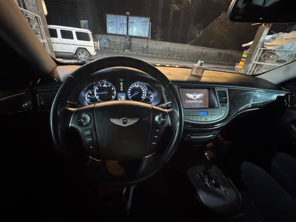 هيونداي جينسيس 2010 - صورة 1