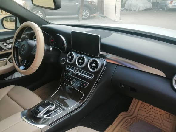 مرسيدس C300 2015 - صورة 5