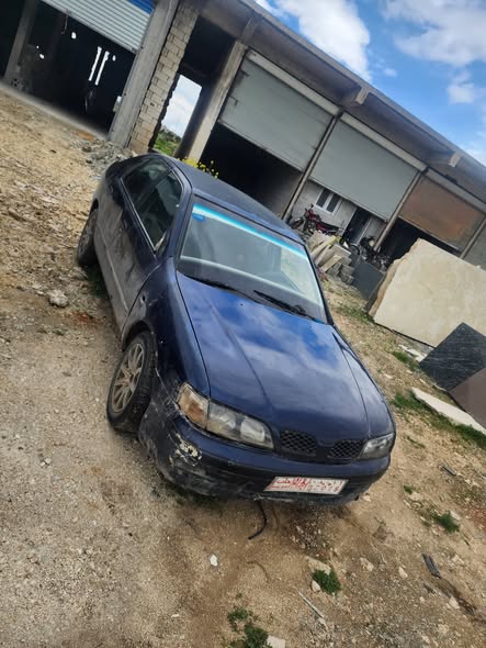 نيسان أخرى 2002 - صورة 2