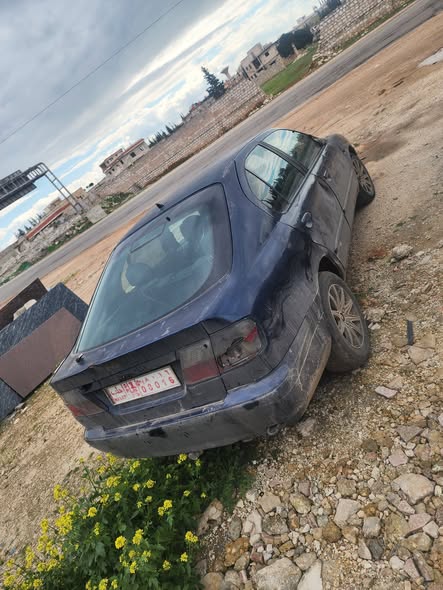 نيسان أخرى 2002 - صورة 5