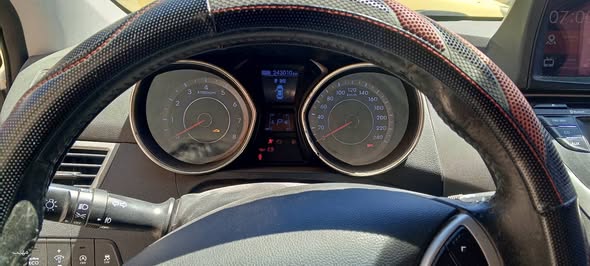 هيونداي افانتي 2011 - صورة 2