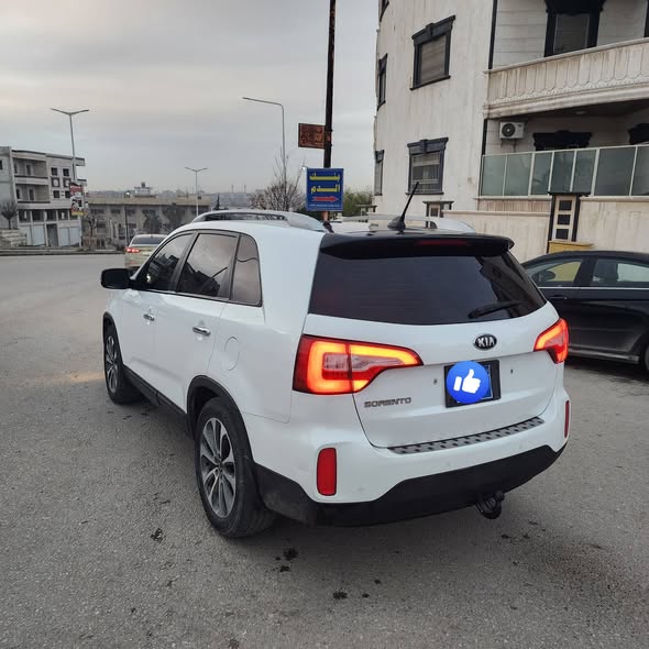 كيا سيرنتو 2013 - صورة 2