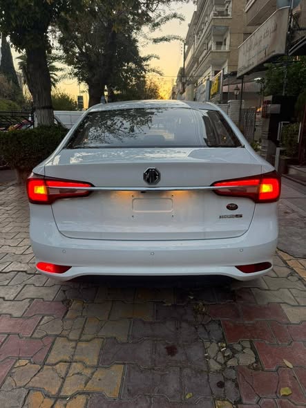 إم جي 5 2025 - صورة 3