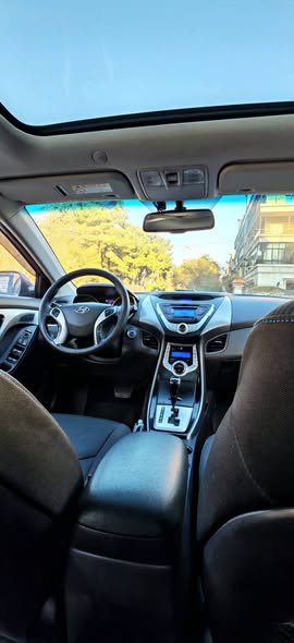 هيونداي افانتي 2012 - صورة 5