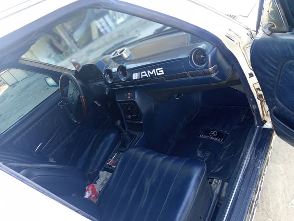 مرسيدس 200 1981 - صورة 4