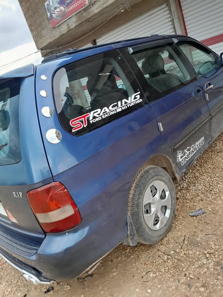 كيا كارنفال 2003 - صورة 4